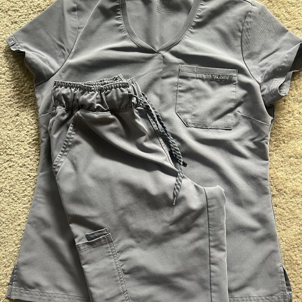 Jaanuu Small Grey scrub set